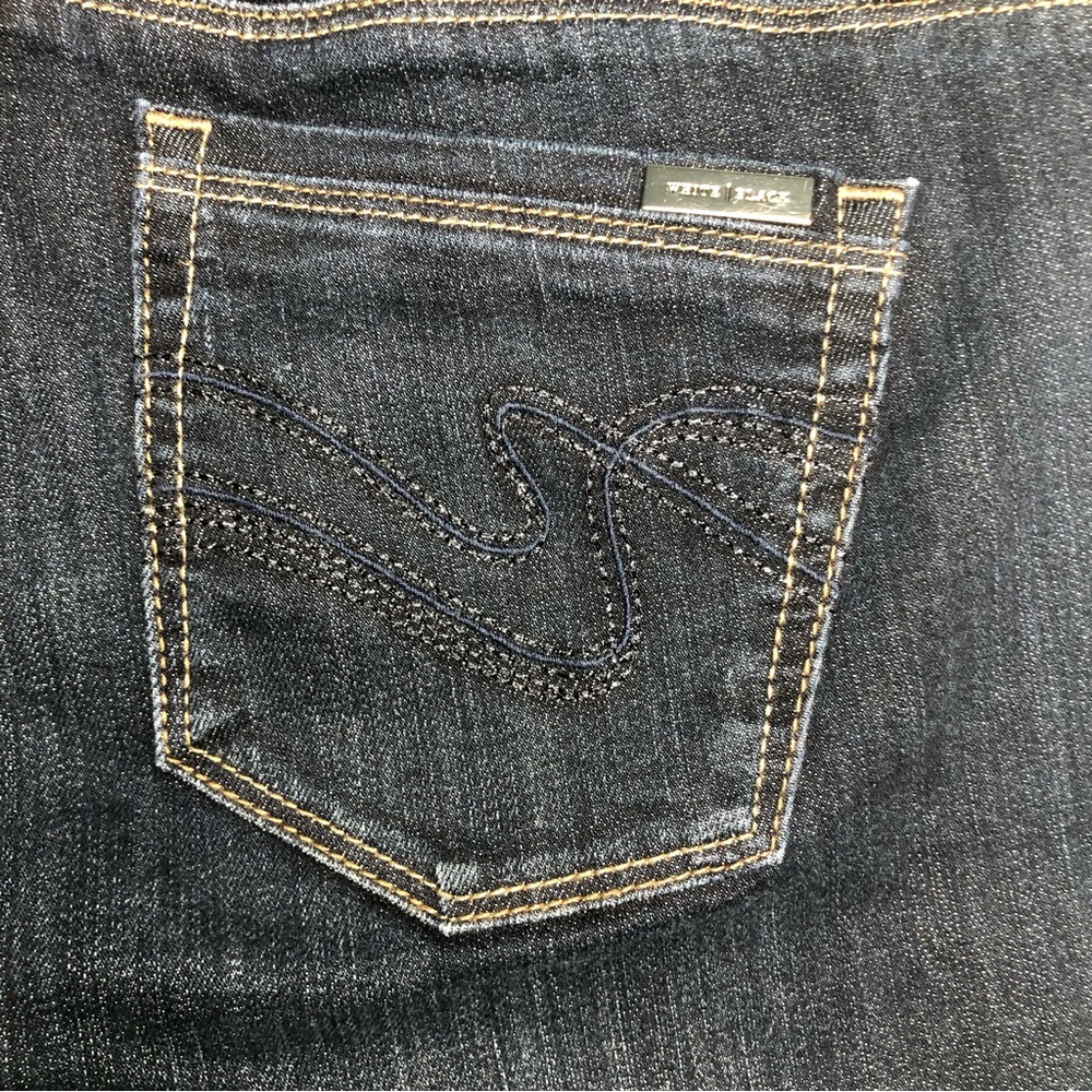 ⭐️NEW⭐️White House Black Market (WHBM) The Slim Leg Blue Jeans - Picture 9 of 10
